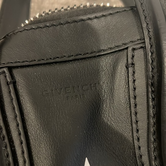 Sought after and hard to find Givenchy Star Nightingale tote handbag - Picture 3 of 7